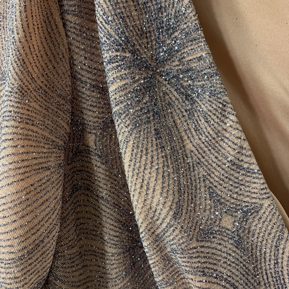 Wrap Dress with glittery details - Picture 4 of 4